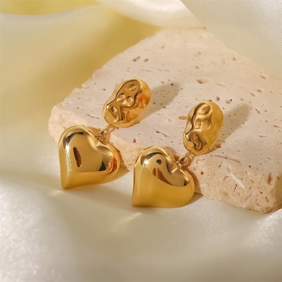◾️18k Gold Plated Heart Drop Earrings - Picture 5 of 14